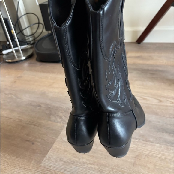 Elegant Black Women's Heeled Boots - Picture 3 of 5